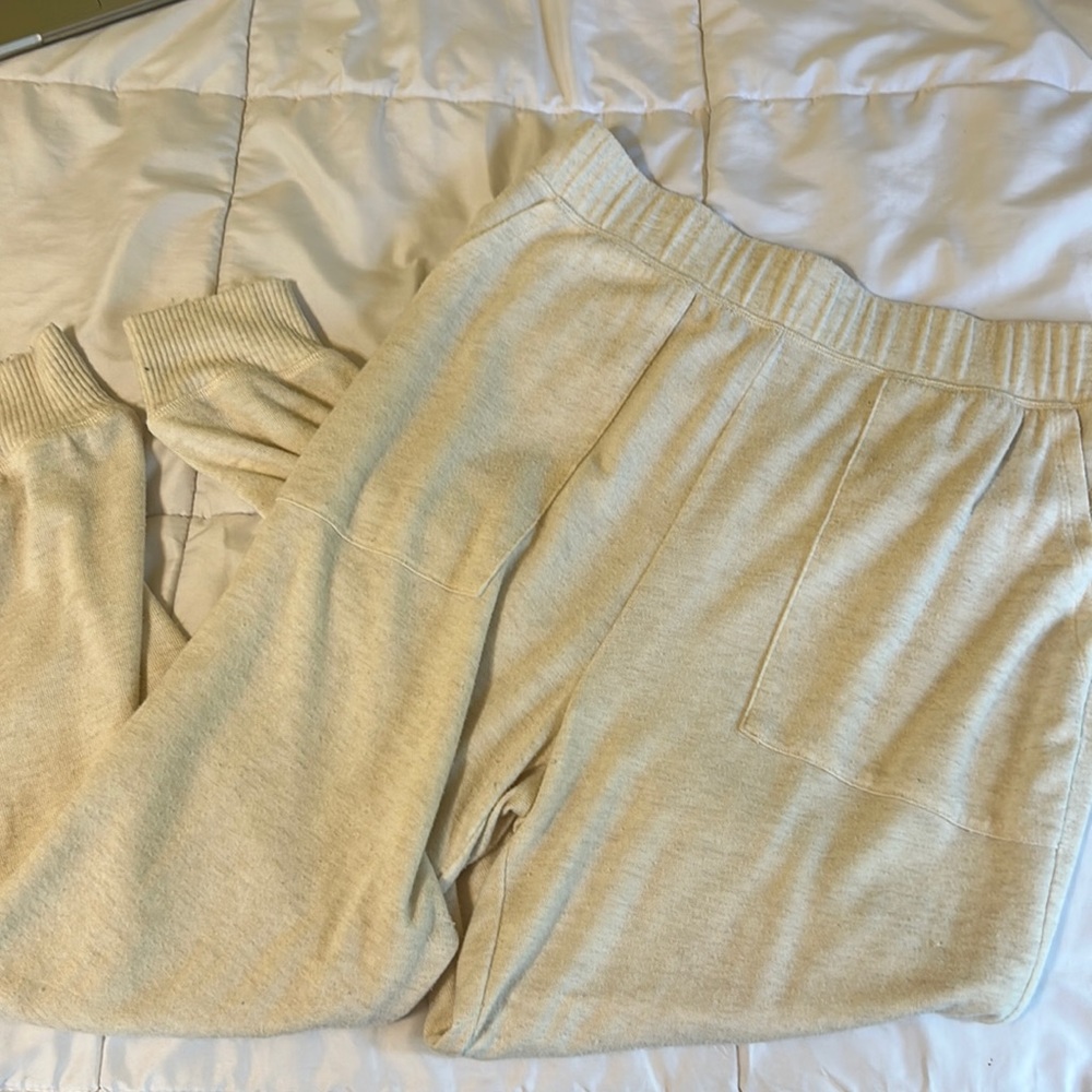 Aerie women’s joggers!